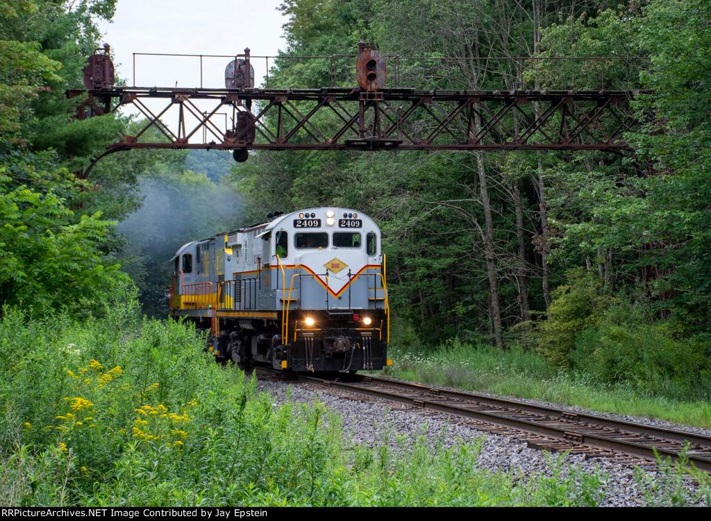 PO-74 passes under the DL&W signal bridge 